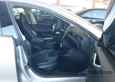 2013 Tesla Model S z USA, uszkodzony, nr VIN 5YJSA1AG5DFP08419